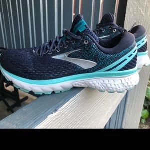 Women’s brooks wide size 8 Ghost 11